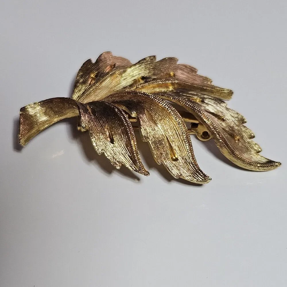Vintage Textured Gold Tone JJ Leaf Leaves Brooch Pin 2”